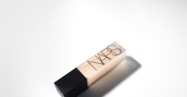 Nars Natural Matte Longwear Foundation in Yulong