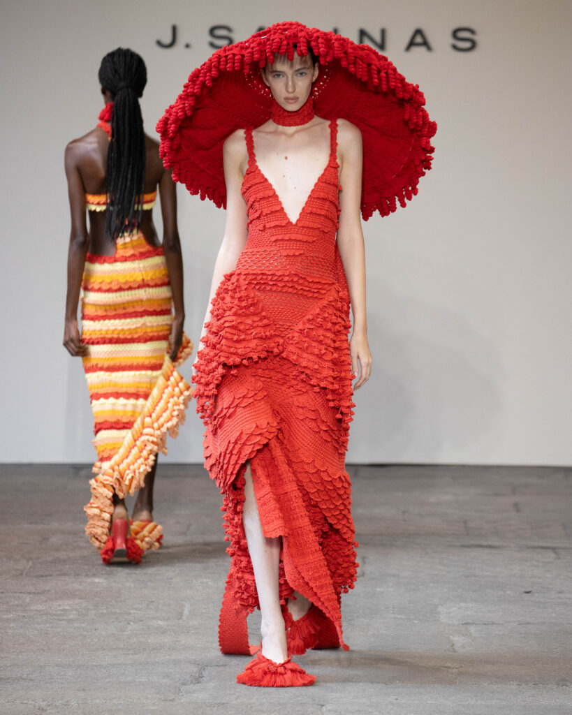 Un look della collezione El Retablo di Jorge Luis Salinas. Photo courtesy: JMO Studio PR